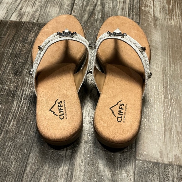 Cliffs by WHITE MOUNTAIN White and Tan Sandals Size 9.5 - Picture 10 of 12